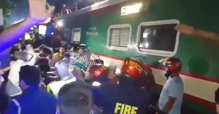 কালুরঘাট সেতুতে ট্রেনের সঙ্গে আট যানবাহনের সংঘর্ষ; তিনজনের মৃত্যু